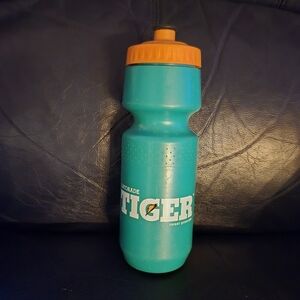 Vintage 'TIGER' Tiger Woods Gatorade Thirst Quencher Bottle